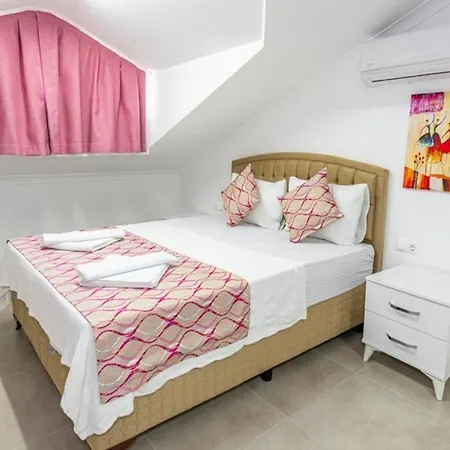 Violet - 4 Bedroom Holiday Villa in Ölüdeniz Fethiye