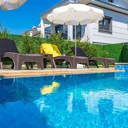Violet - 4 Bedroom Holiday Villa In Oeluedeniz וילה פאטהיה