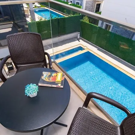 Violet - 4 Bedroom Holiday Villa In Oeluedeniz פאטהיה